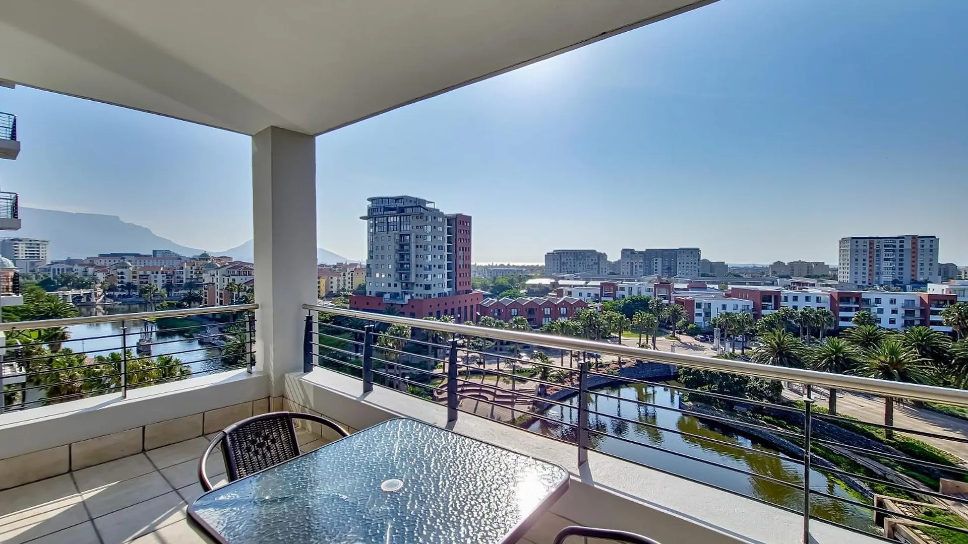アパート Canal, Mountains, Sea Views, Pool, Gym, Parking, Wifi ケープタウン