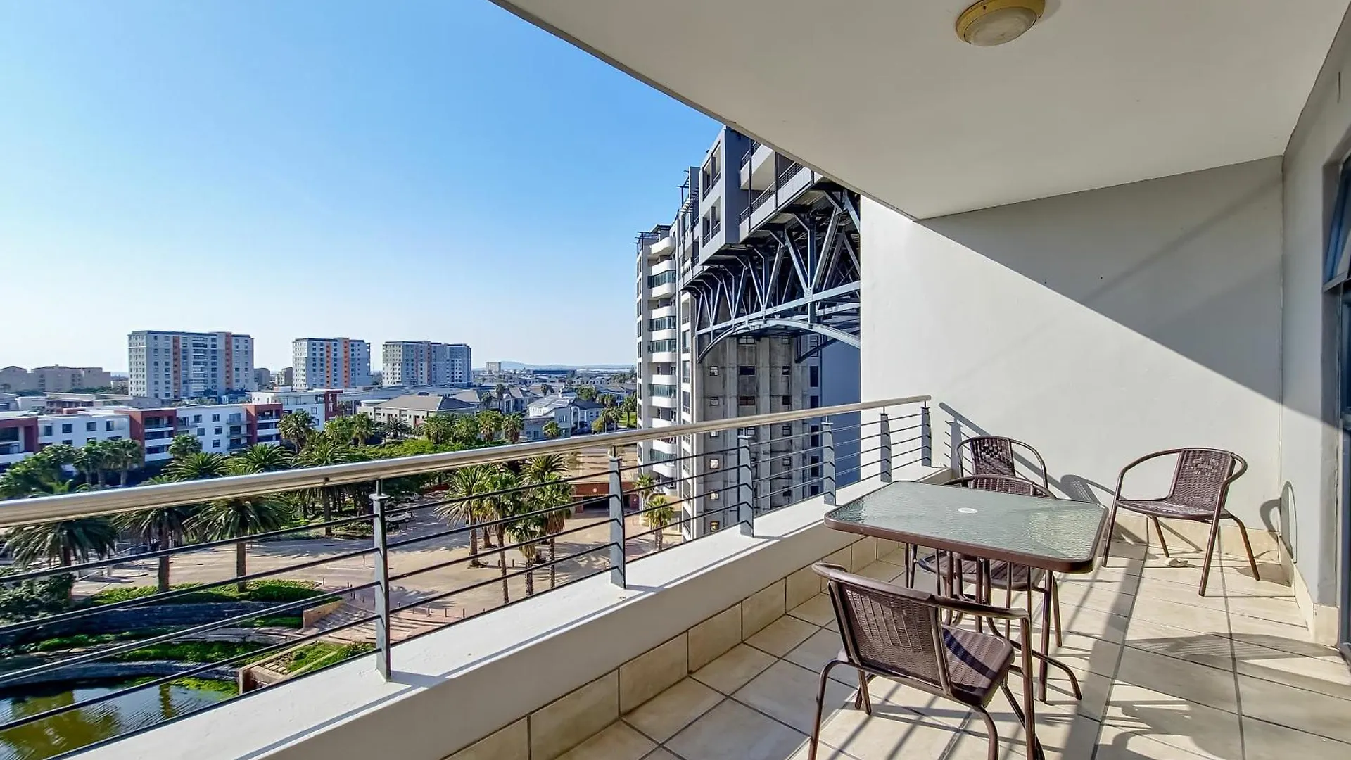 Canal, Mountains, Sea Views, Pool, Gym, Parking, Wifi ケープタウン 0*,  南アフリカ