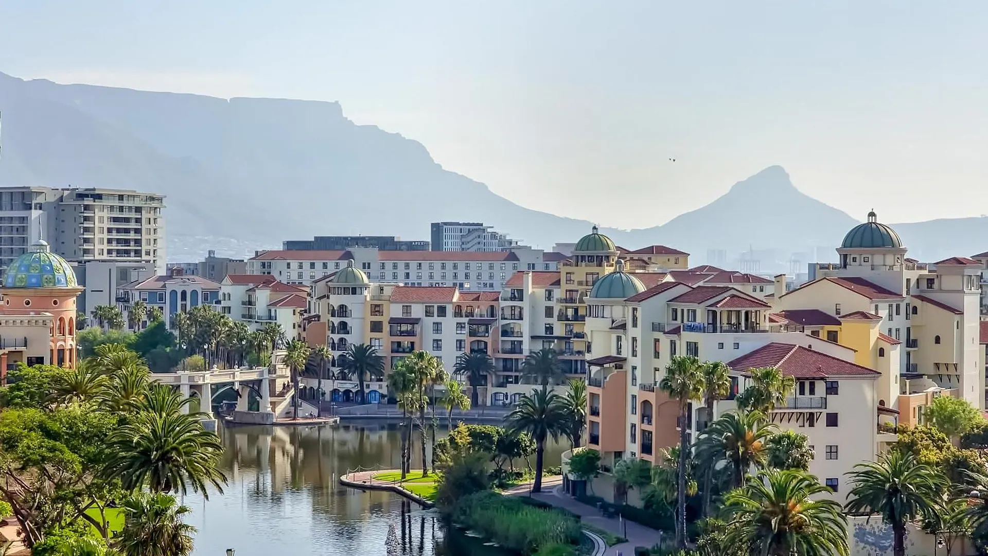 Canal, Mountains, Sea Views, Pool, Gym, Parking, Wifi ケープタウン