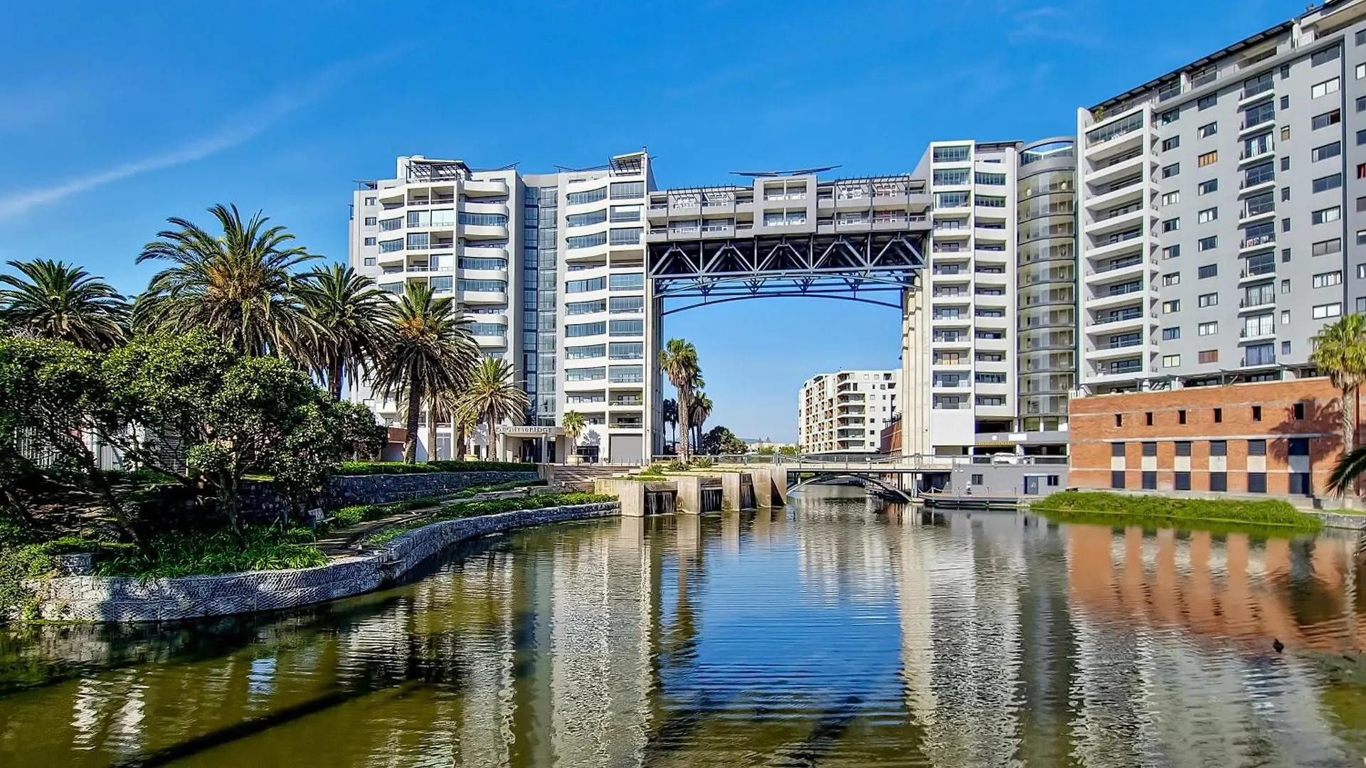 Canal, Mountains, Sea Views, Pool, Gym, Parking, Wifi ケープタウン アパート
