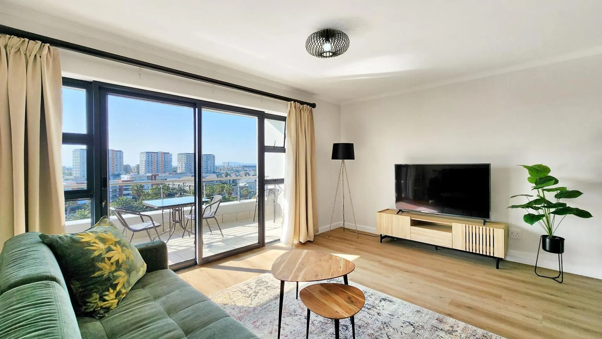 Canal, Mountains, Sea Views, Pool, Gym, Parking, Wifi ケープタウン