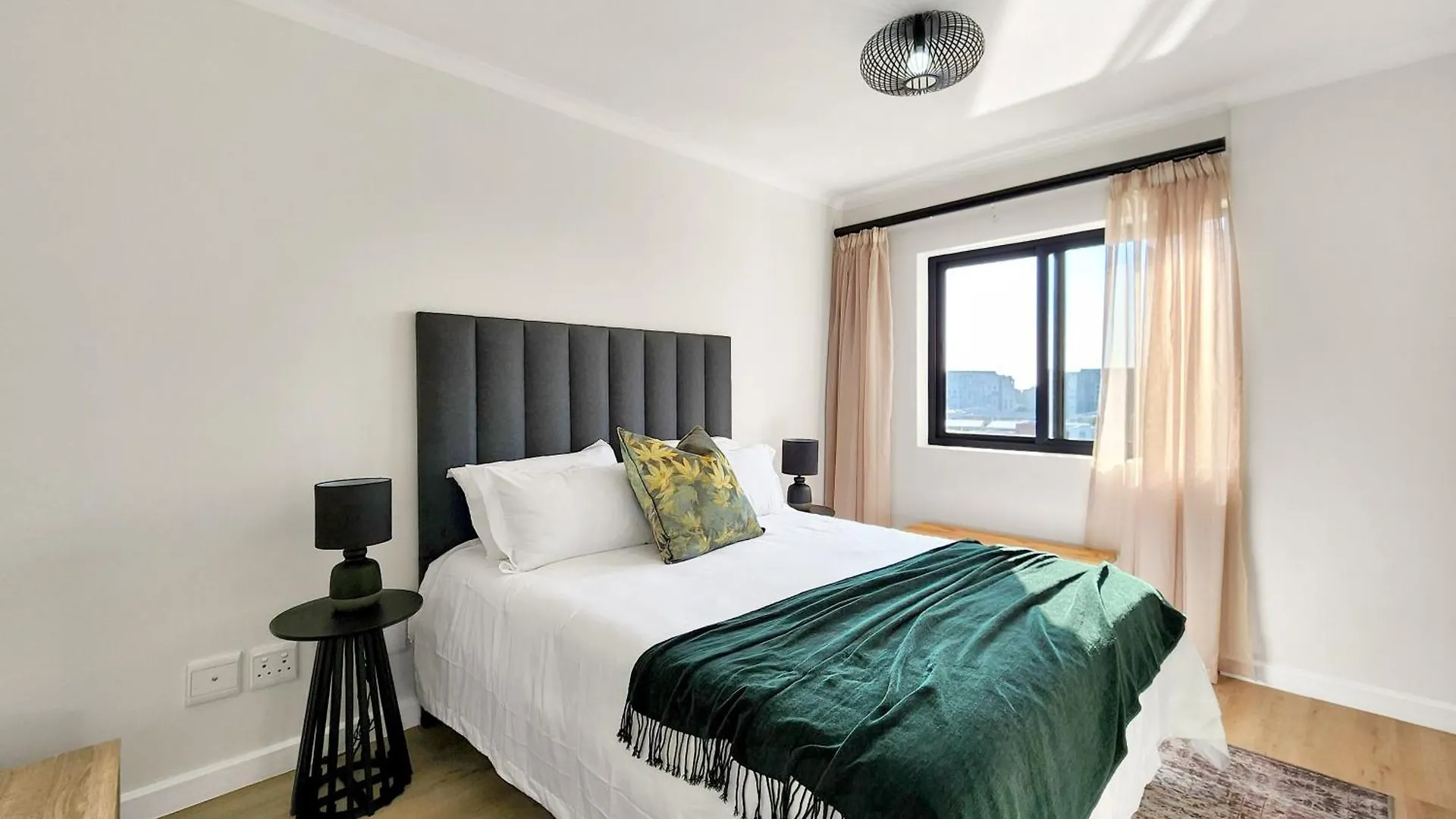 Canal, Mountains, Sea Views, Pool, Gym, Parking, Wifi ケープタウン アパート