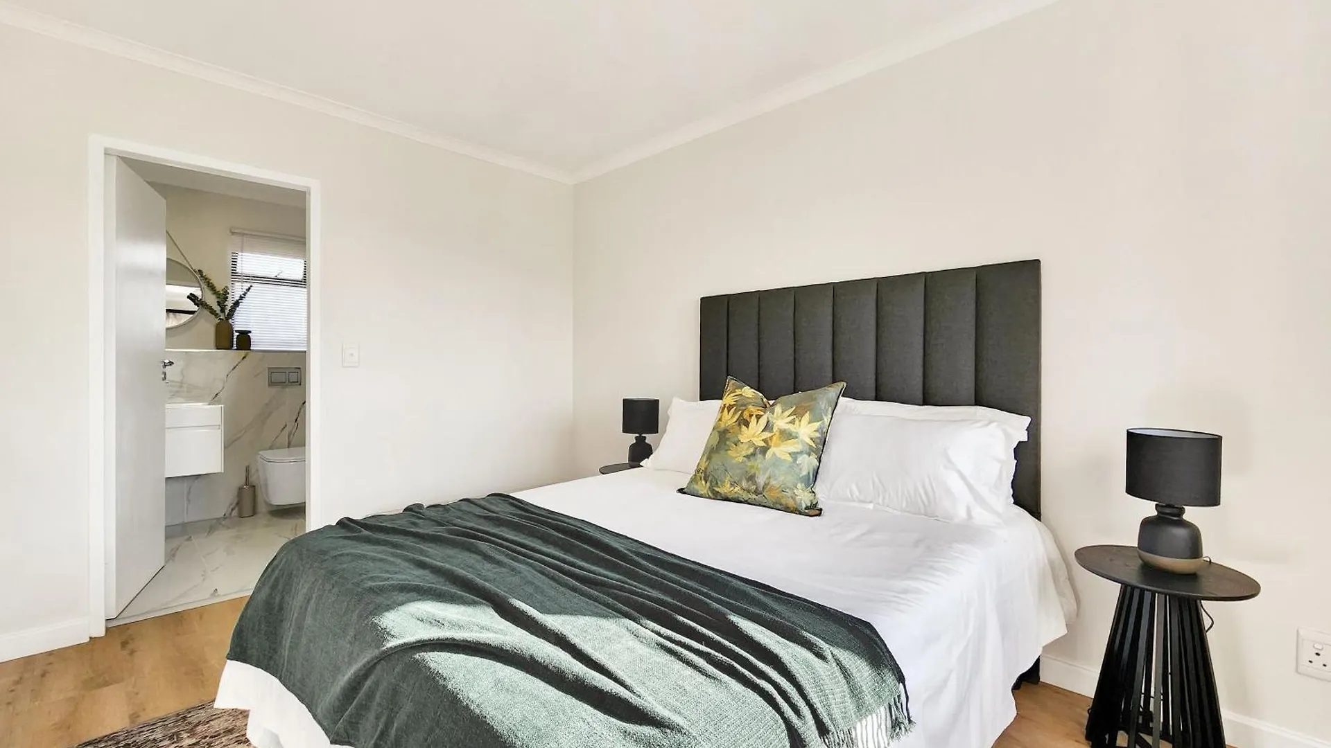 Canal, Mountains, Sea Views, Pool, Gym, Parking, Wifi ケープタウン 0*,